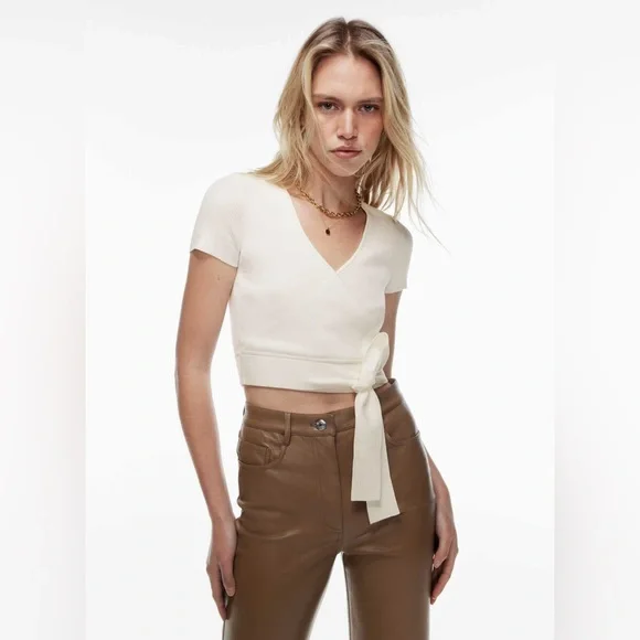 Wilfred
All Tied Up Sweater - Picture 4 of 9